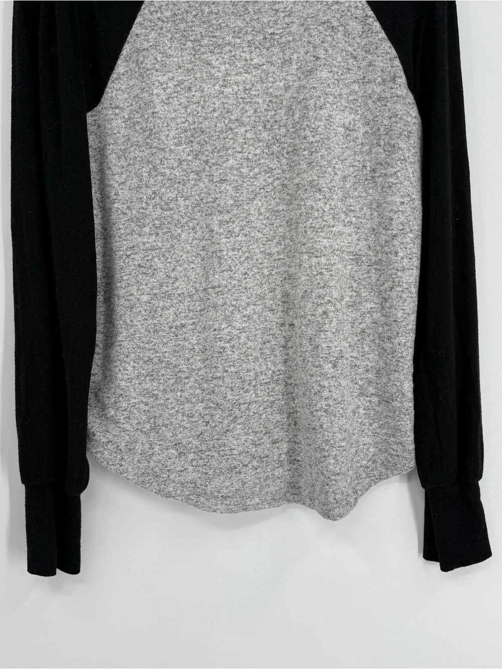 Evereve Gray/Black Long Sleeve Baseball Tee Top Raglan Plush Size S Sporty